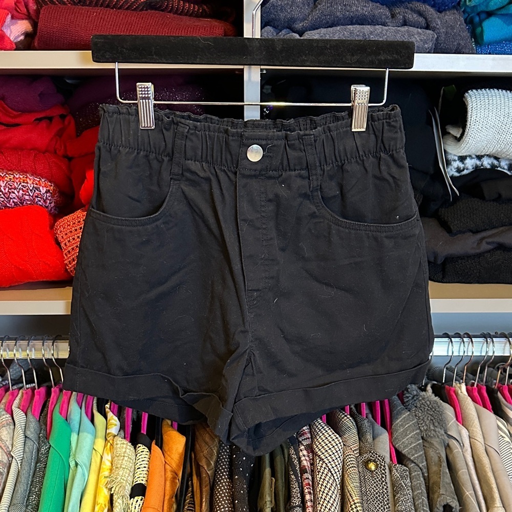 H&M black paper bag 2 pocket high rise cuffed shorts size S